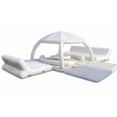 Platformă plutitoare gonflabilă cu canapele și ponton